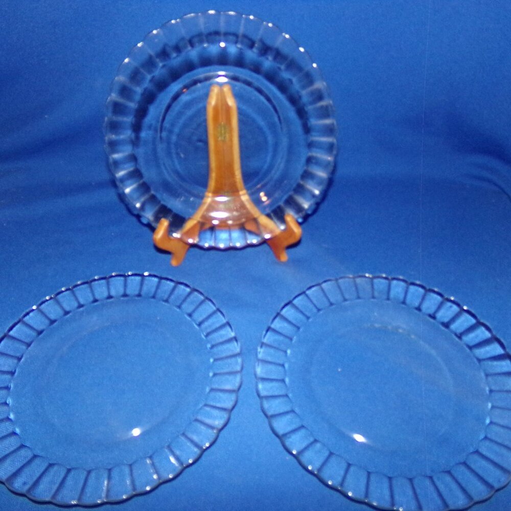 Set of 3 Vintage Clear Glass Dinner Plates - Unmarked - 8 3/4 Inch
